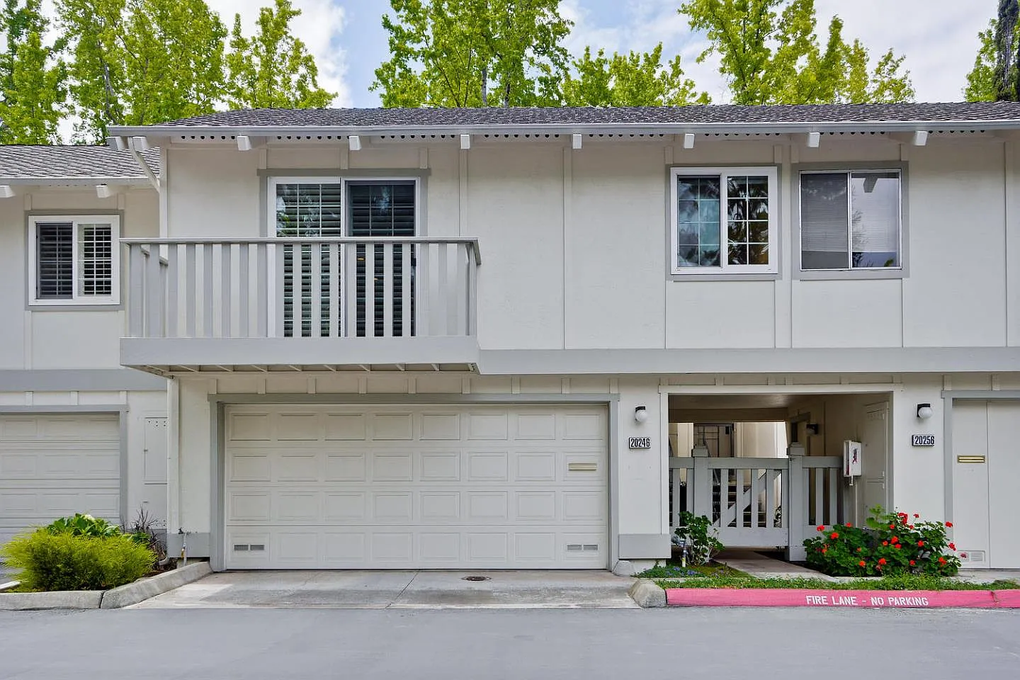 20246 Northbrook Sq photo 1