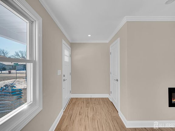 5th image of 136 Georgetown Rd