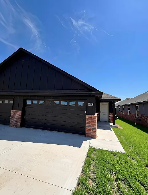 3 bed, 1200 sqft, $1,640 — Photo 2