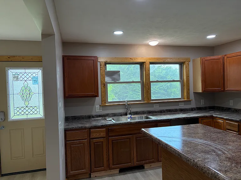 127 Bradshaw Dr — Photo 5