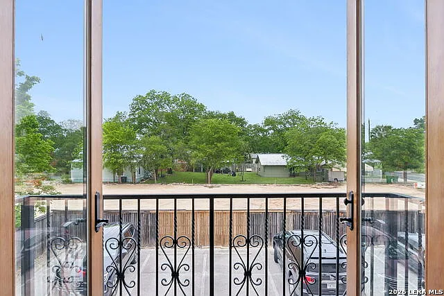 2 bed, 2.0 bath, $3,000 — Photo 2