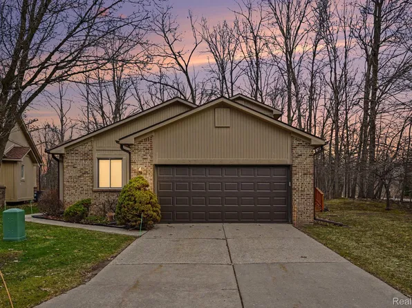 7420 Parkdale, West Bloomfield, MI 48322