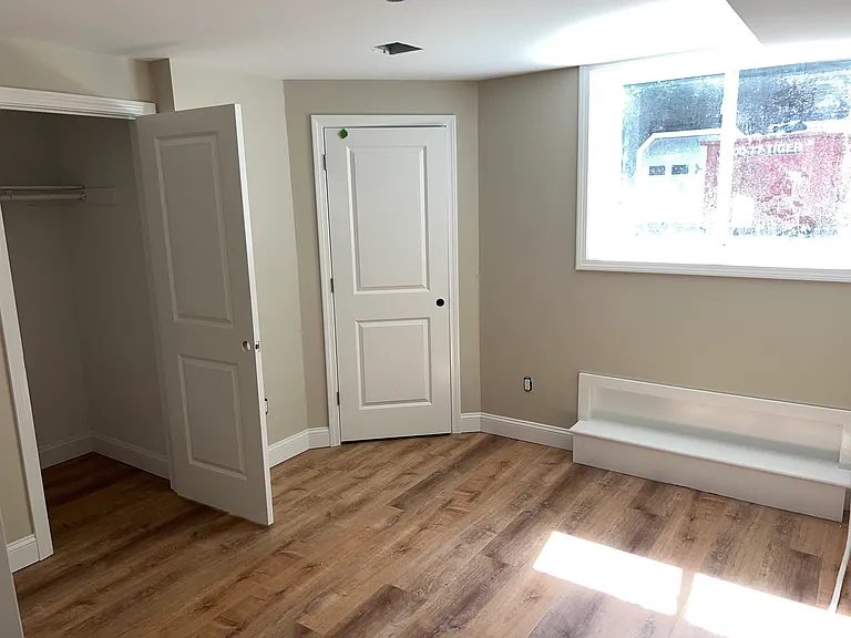 11-13 Garfield Ave — Photo 14