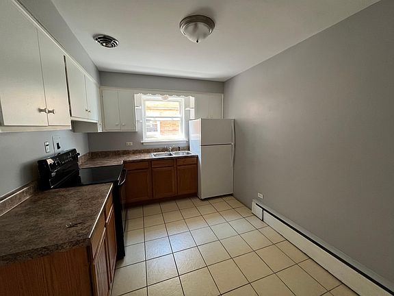 3rd image of 3112 Calwagner Ave APT 1E
