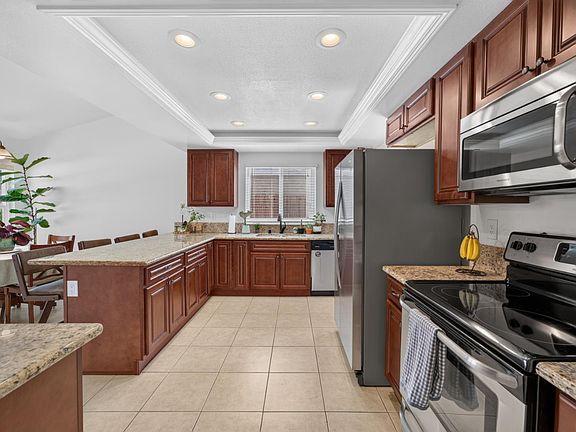 4th image of 27 Rock Hill Ct