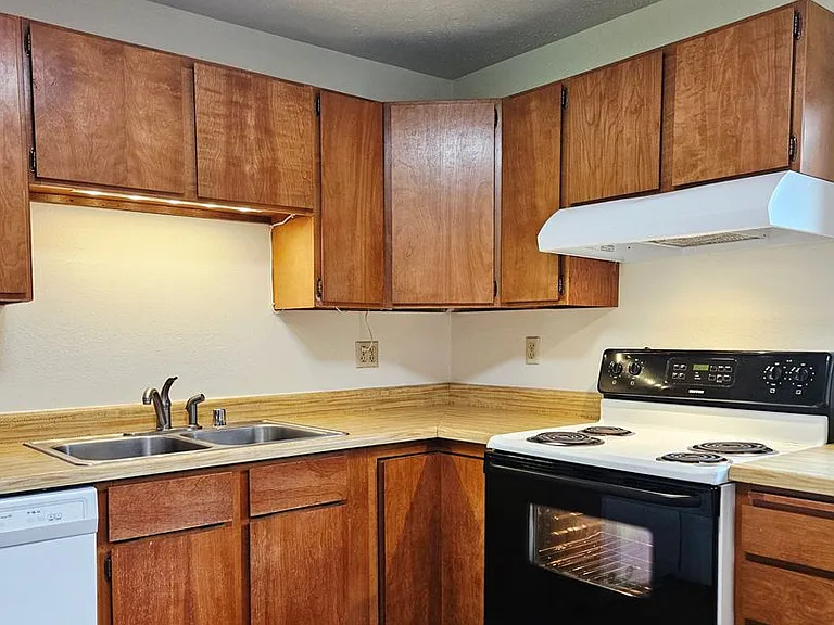 709 Oconnor Rd — Photo 3