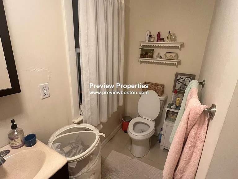 Cedar St — Photo 6
