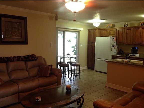 4th image of 240 W Oakland Dr