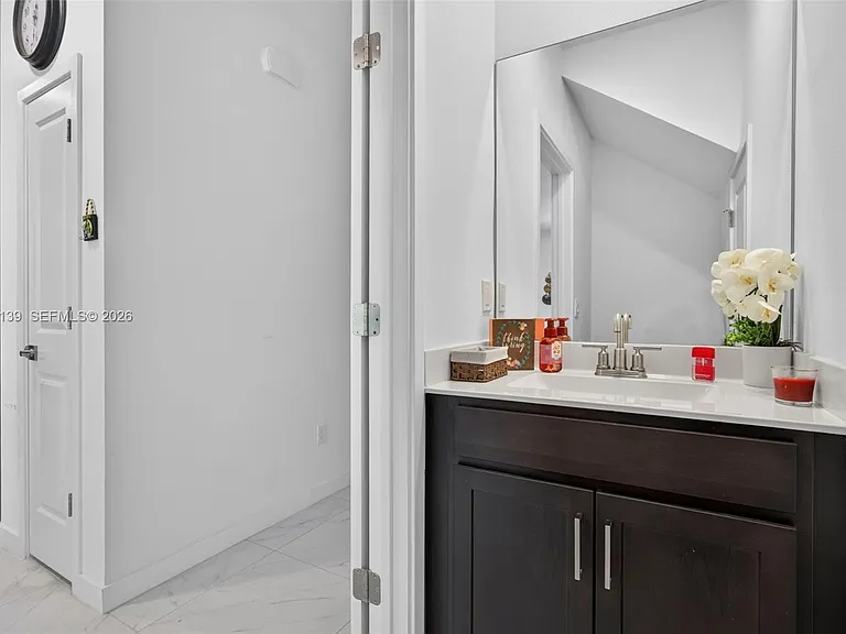 6015 Cranberry Ct — Photo 5