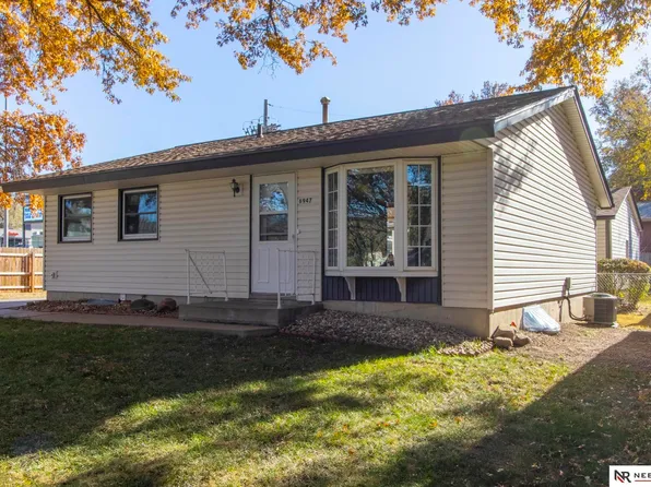 6947 W St, Lincoln, NE 68505