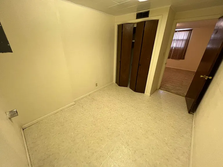 221-223 E Sunset Dr. — Photo 27