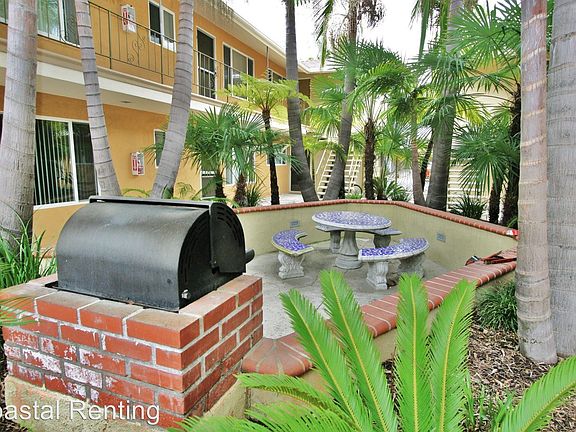 4th image of 4217 E 5th St APT 4