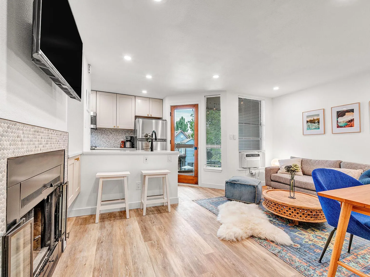 910 Portland Pl — Photo 4