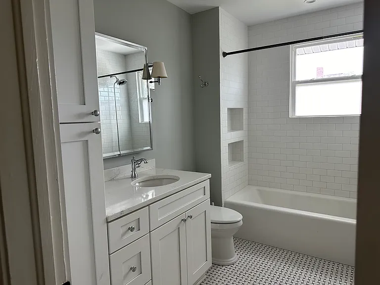 Bathroom 1 with tub/shower and loads of storage