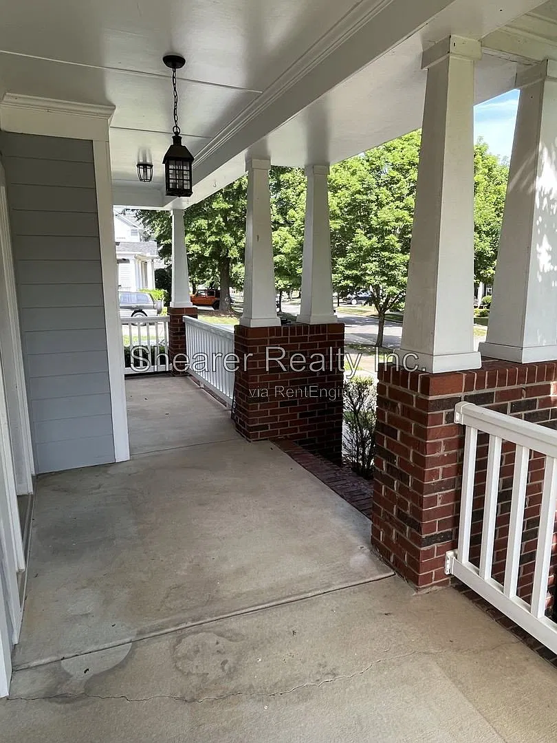3 bed, 2.5 bath, 2423 sqft, $3,000 — Photo 3