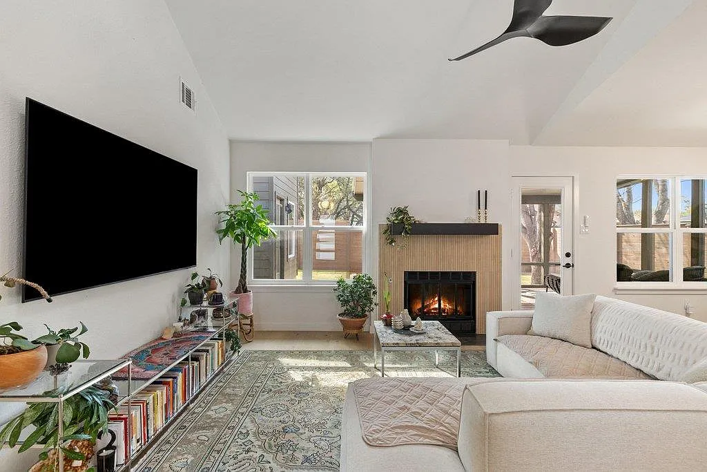 3 bed, 2.0 bath, 1711 sqft, $5,000 — Photo 3