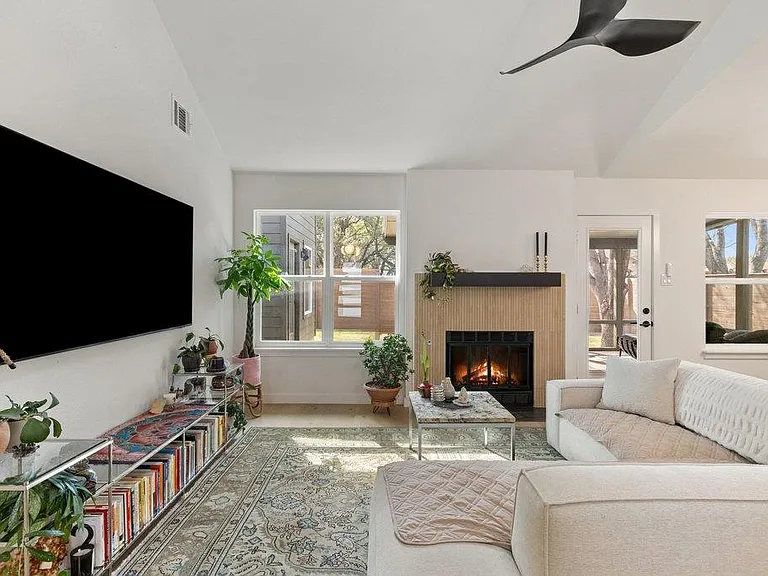 8202 Cache Dr — Photo 3