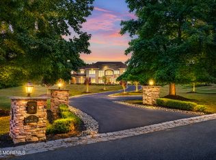 2 Hop Brook Ln, Holmdel, NJ 07733