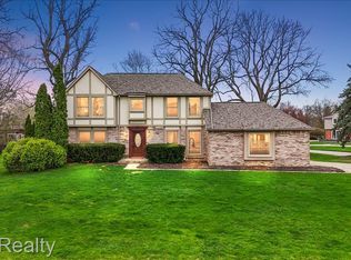 22806 Fox Crk, Farmington Hills, MI 48335 | Zillow