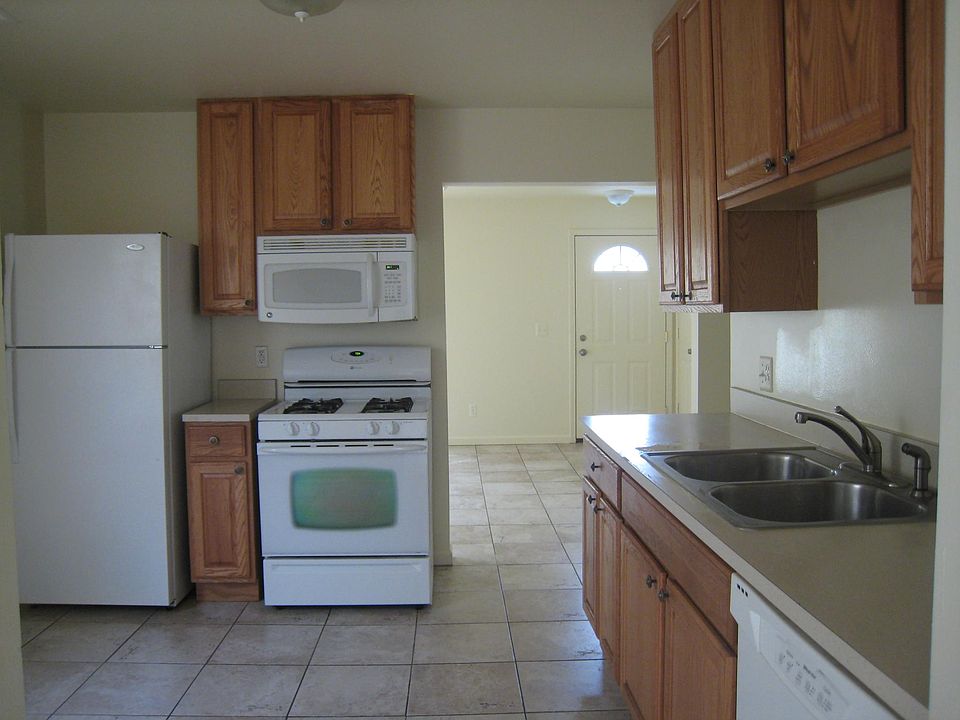 2nd image of 21419 Eastwood Blvd