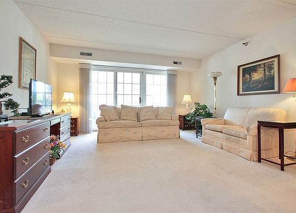 3rd image of 7081 W Touhy Ave APT 201