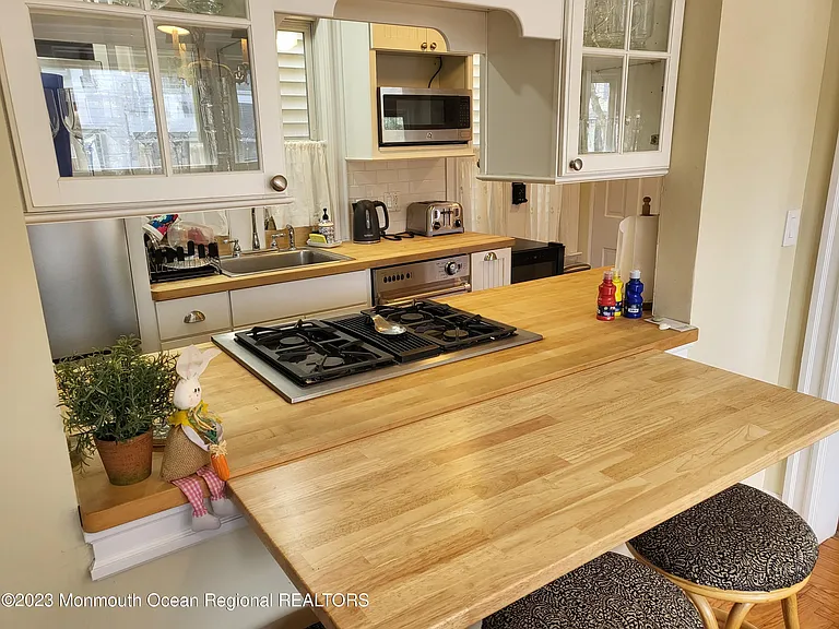 80 Heck Ave — Photo 20