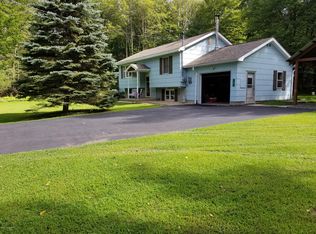 96 Zimmer Trl, Beach Lake, PA 18405