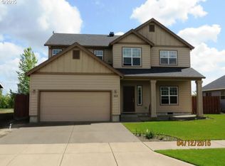 522 Paradise St, Woodburn, OR 97071