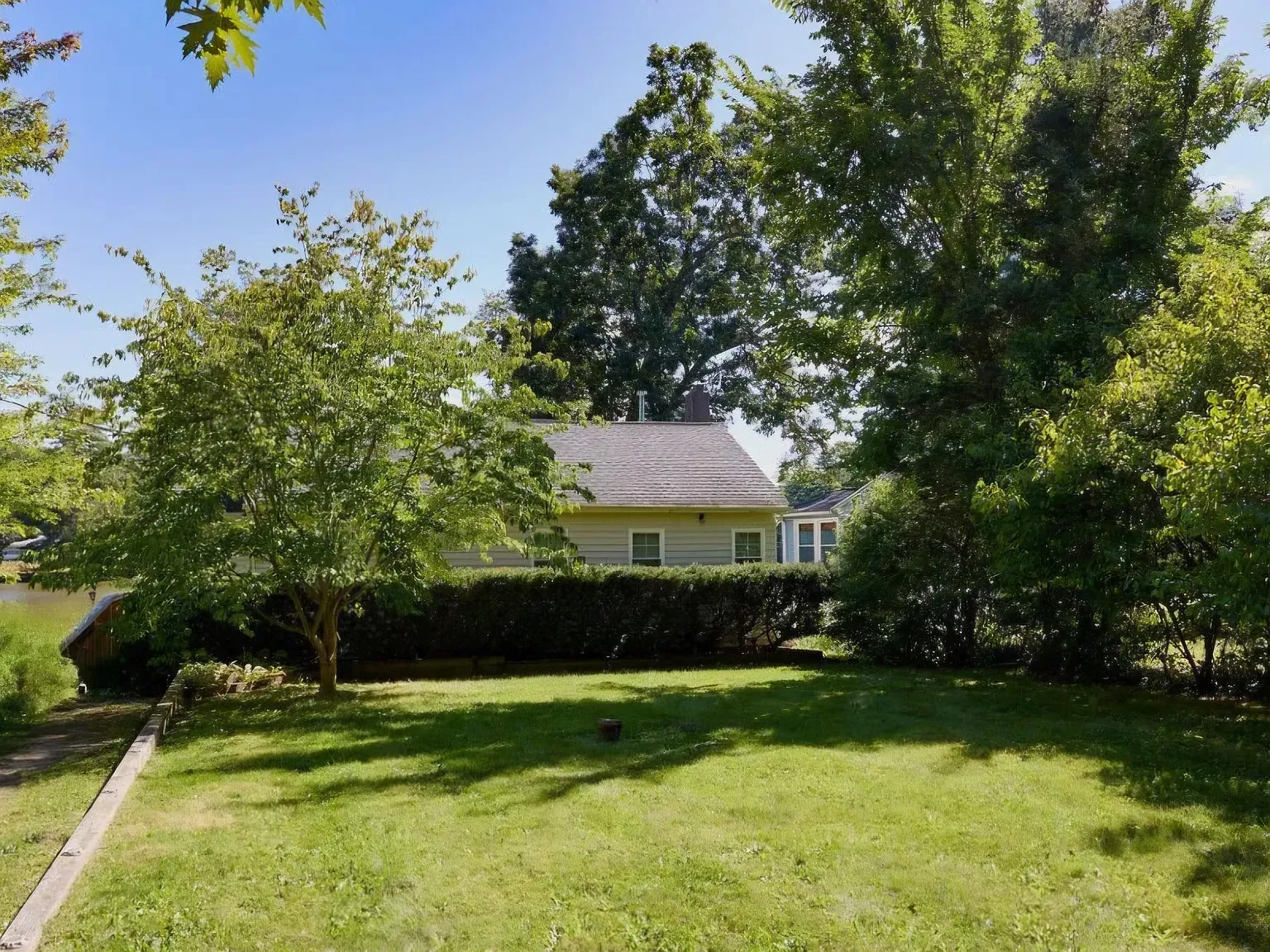 2 bed, 1000 sqft, $3,500 — Photo 1
