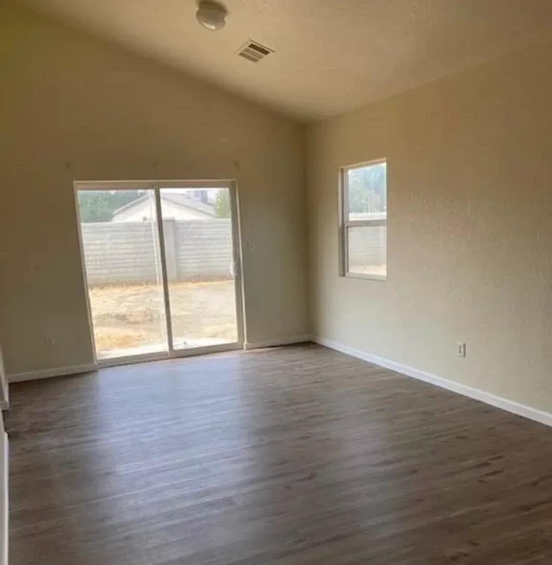 2 bed, 600 sqft, $1,400 — Photo 4