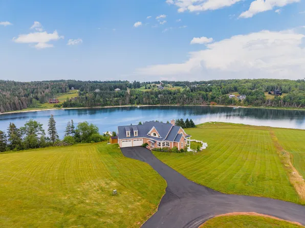47 Calm Water Ct, Grenville Parish, PE C0A 1N0