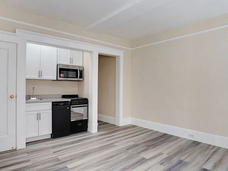 621 Taylor St — Photo 4
