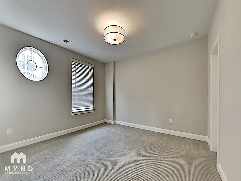 576 Broadview Pl NE — Photo 10