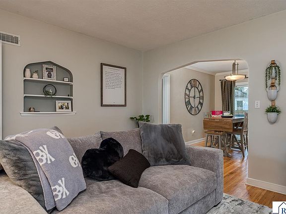 5th image of 227 Johnson St