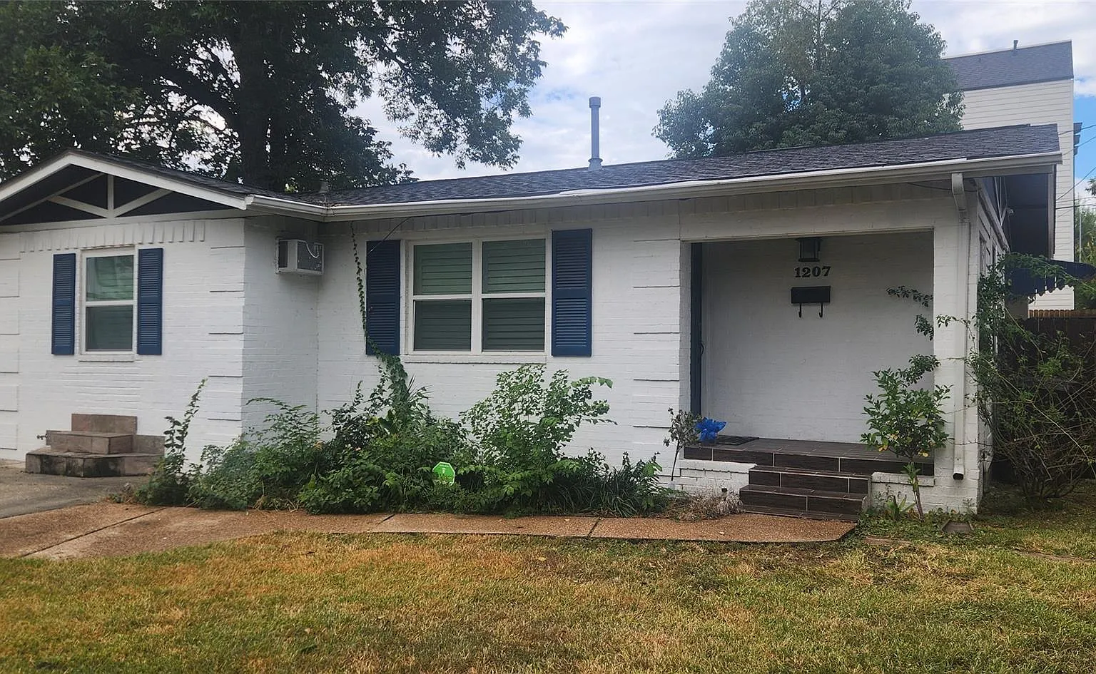 3 bed, 1.5 bath, 1168 sqft, $2,495 — Photo 3
