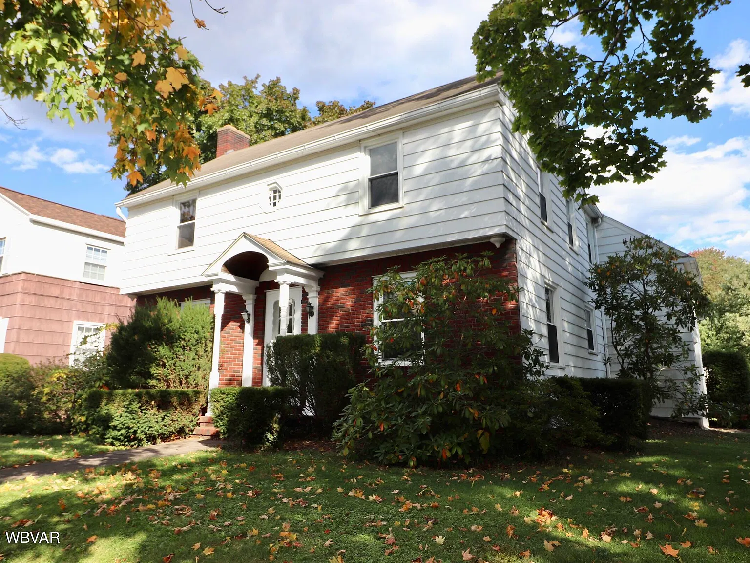 3 bed, 1.0 bath, 1445 sqft, $1,800 — Photo 2