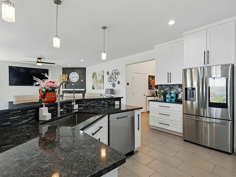 608 Southern Blvd SW — Photo 2