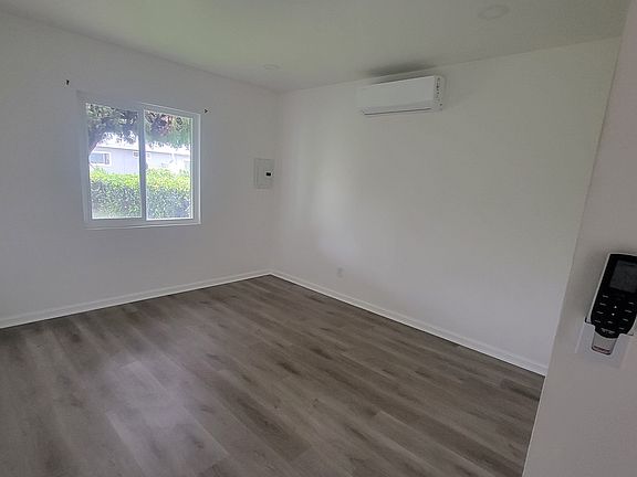 4th image of 824 S Oaks Ave