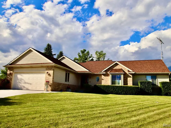 2387 Country Club Ct, Davison, MI 48423