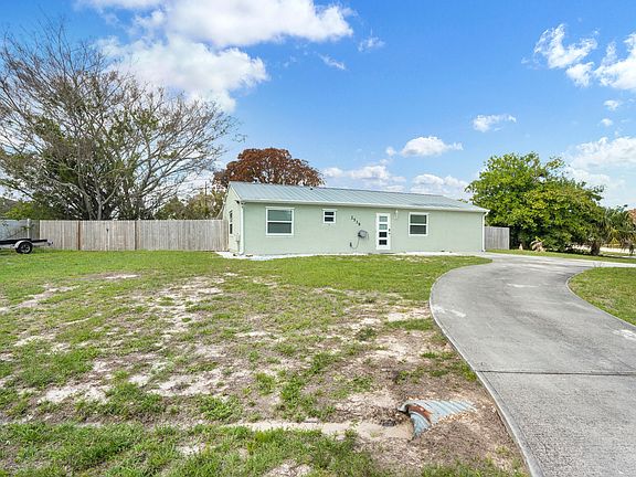 3rd image of 2538 SE Allen Street