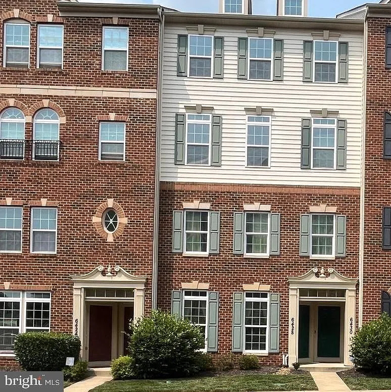 3 bed, 2.5 bath, $2,800 — Photo 2