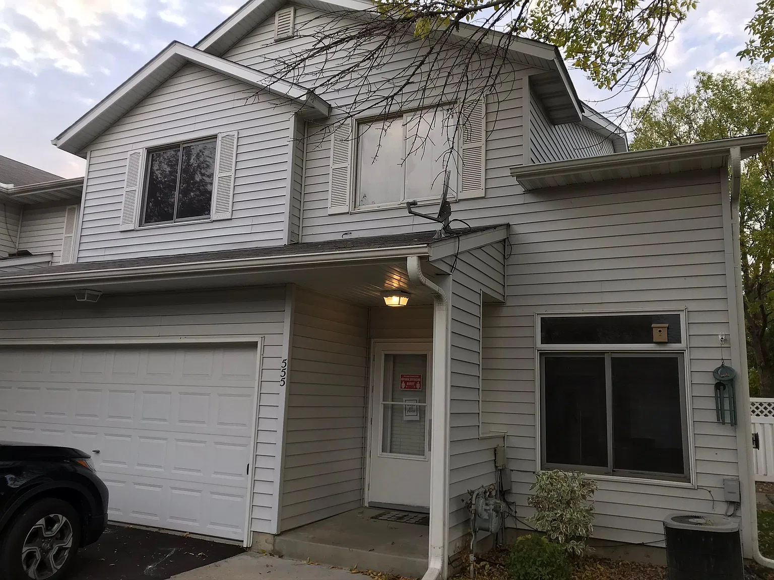 3 bed, 1.5 bath, 1420 sqft, $2,300 — Photo 2