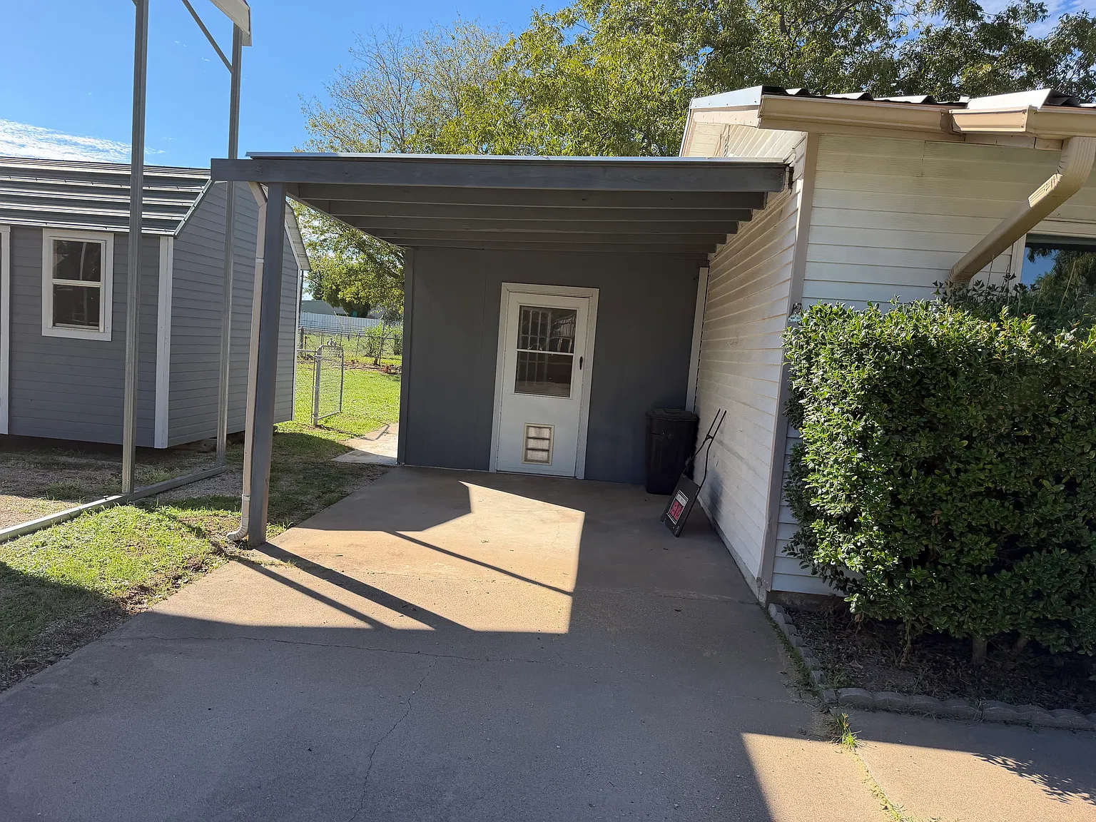 3 bed, 1.5 bath, 1104 sqft, $1,875 — Photo 3