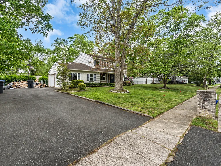 321 Marc Dr — Photo 6