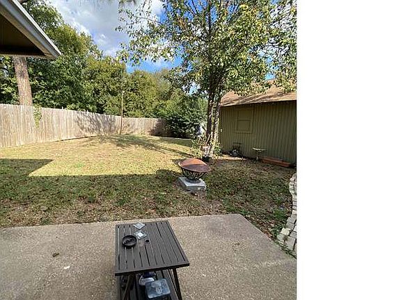 4th image of 2452 Creekglenn Dr