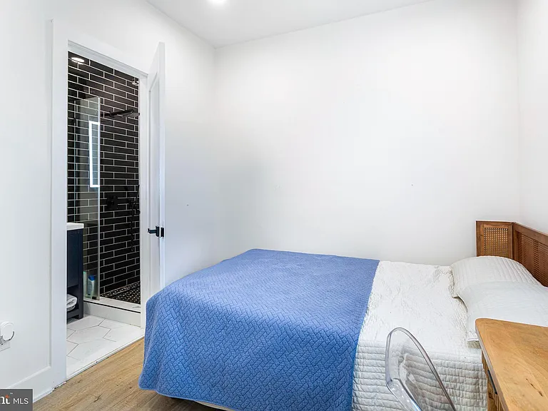 1307 Longfellow St NW #7 — Photo 8