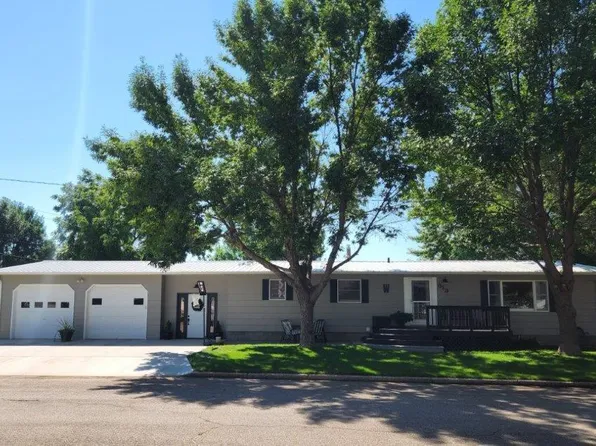 819 11th St W, Mobridge, SD 57601