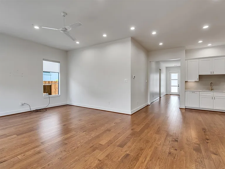10330 Grove Row Ave — Photo 32