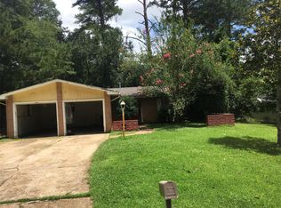 1724 Wood Glen Dr, Jackson, MS 39204
