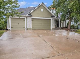 905 Dogwood Dr, Raymore, MO 64083